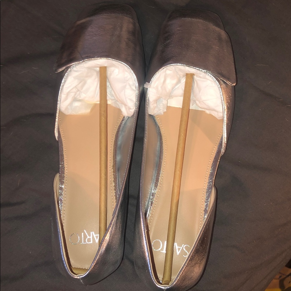 NWOT Franco Sarto Silver Avery Flats 10M